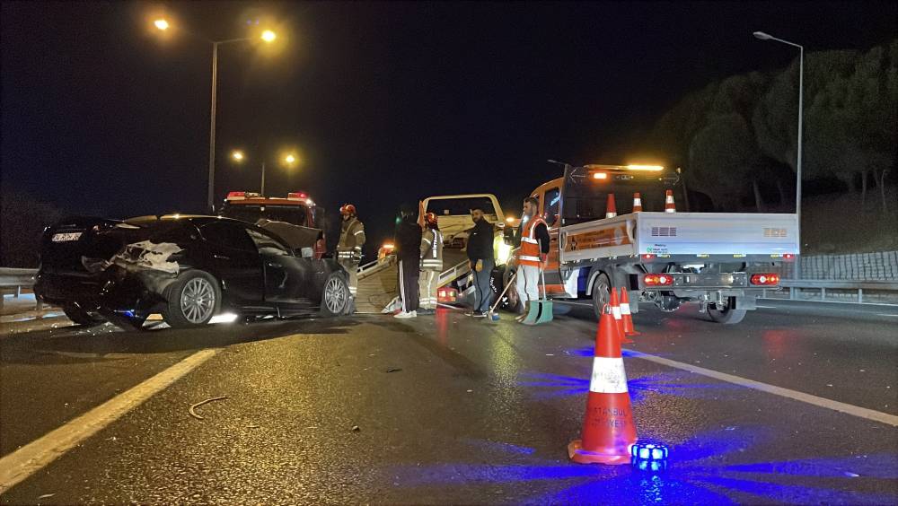 tem otoyolunda feci kaza surucu araniyor 1 dn86s8Dw