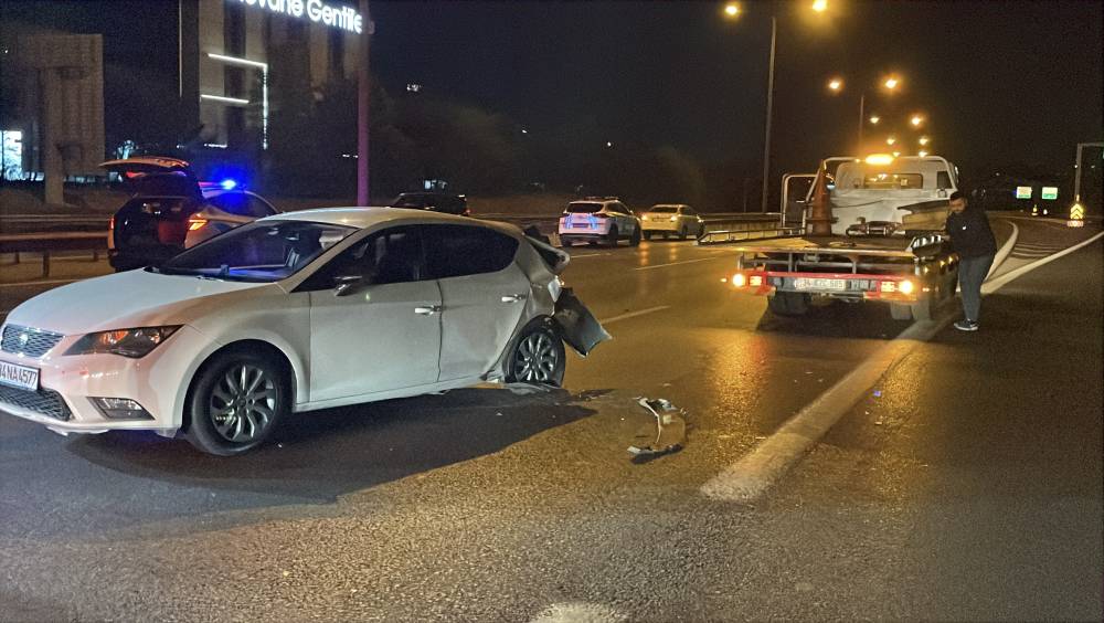 tem otoyolunda feci kaza surucu araniyor 2 ObetdmIR