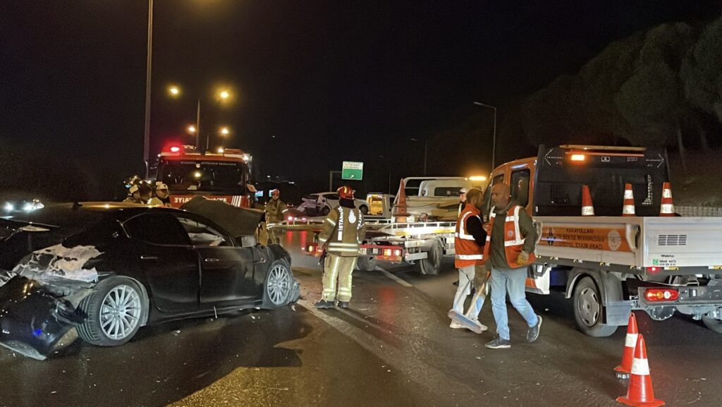 tem otoyolunda feci kaza surucu araniyor Zp1BGXYG