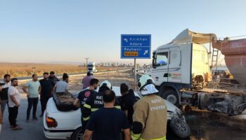 tirla carpisan otomobildeki 2 kisi yaralandi CyiLQlDe