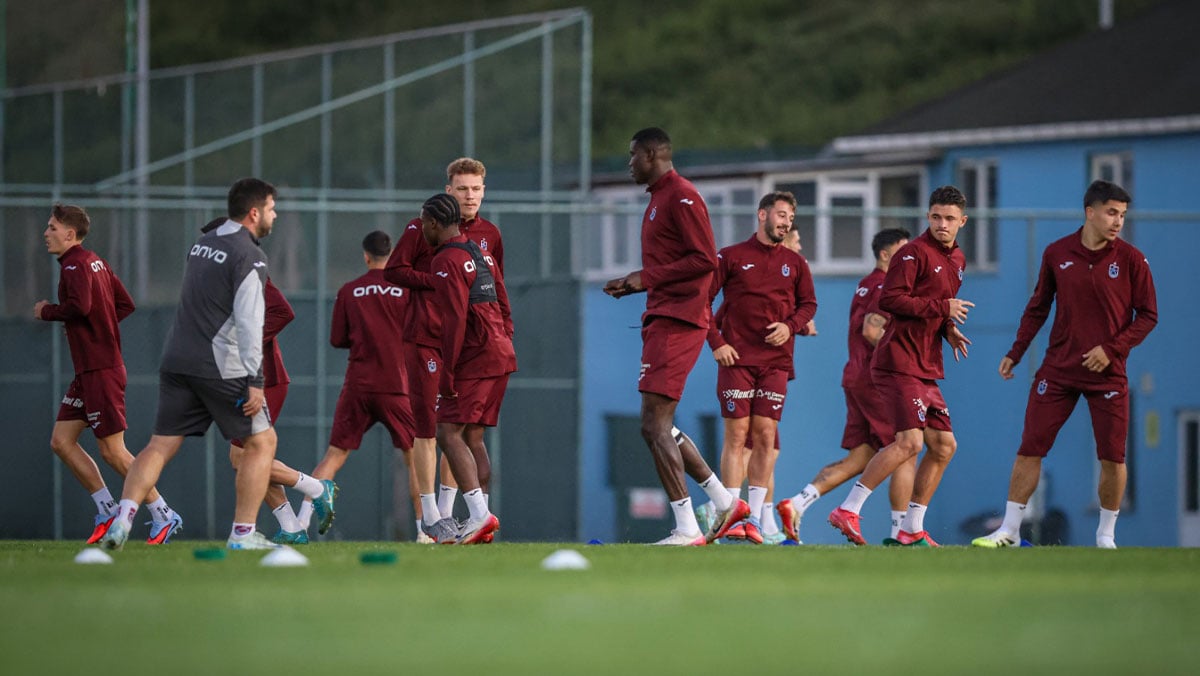 trabzonspor taraftarlarindan takima moral ziyareti 0