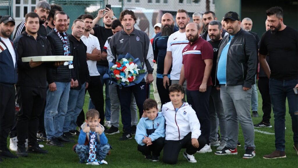 trabzonspor taraftarlarindan takima moral ziyareti hgiZNm5K