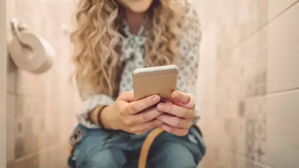 tuvalette telefonla gecen dakikalar basur saciyor 9t1jGTzT