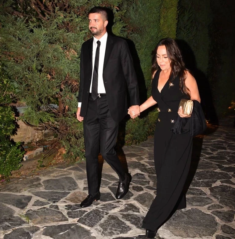 Ünlü şarkıcı Ebru Gündeş ile Murat Özdemir tek celsede boşandı! Mahkemeden gizlilik talep etti 1 unlu sarkici ebru gundes ile murat ozdemir tek celsede bosandi mahkemeden gizlilik talep etti 9NQO2YHU