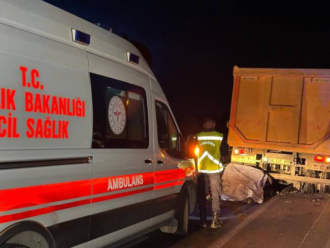 usakta kamyona carpan motosiklet surucusu oldu 0 HLCHZ4tI