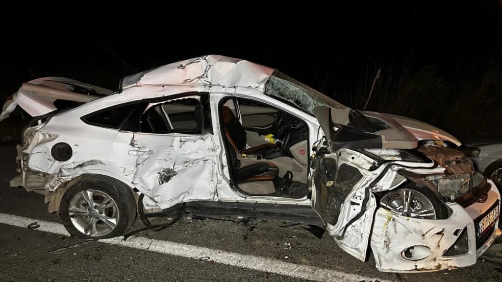 usakta tir ile otomobil carpisti 1 olu kceH1hBa