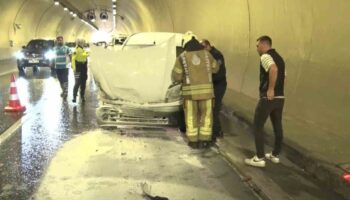 uskudarda tunelde zincirleme kaza kazaya en son karisan arac yandi bk4f922x