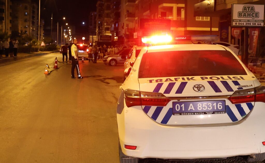 uzun namlulu silahla galeriyi taradilar 10dan fazla mermi isabet etti KU2KwgCT