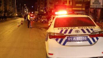 uzun namlulu silahla galeriyi taradilar 10dan fazla mermi isabet etti KU2KwgCT