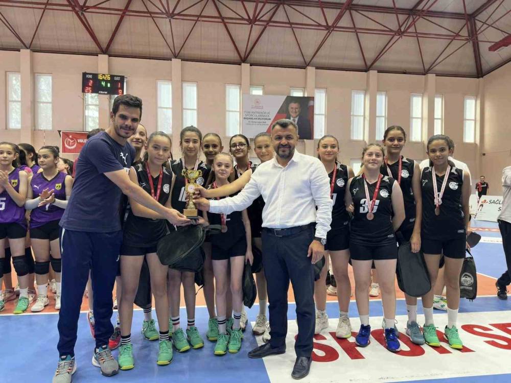 voleybolda kupalar sahibine kavustu 1 mmc3uHed