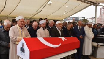 yavuz bulent bakiler son yolculuguna ugurlandi TLWNgFks