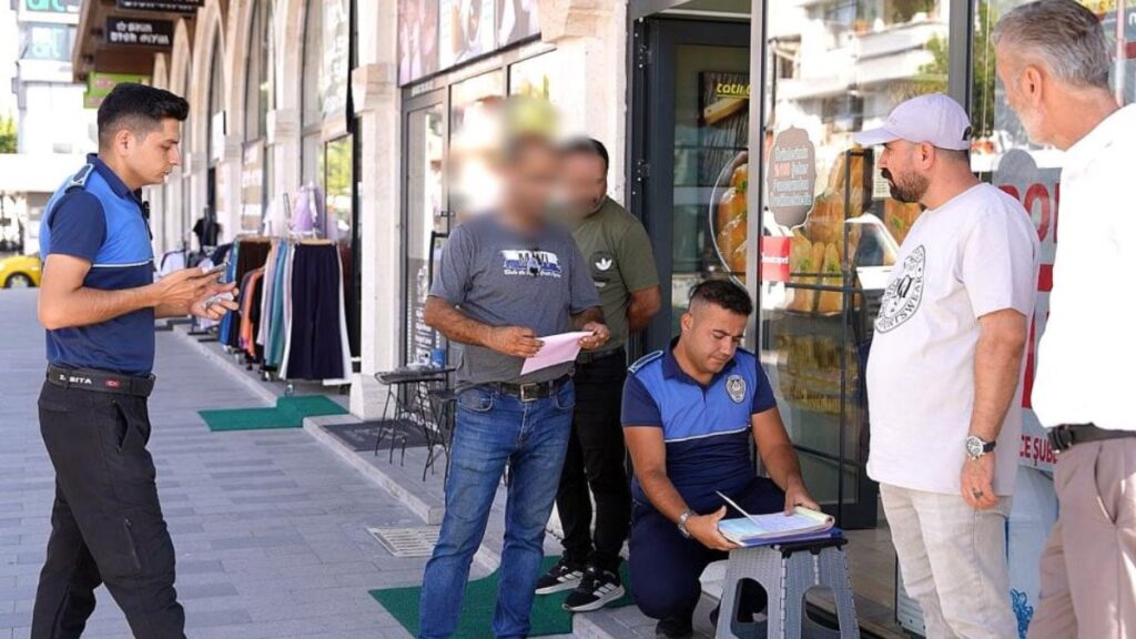 zabita yaka kamerasi ile tetikte yere cop atan affedilmiyor 4BbB14fh