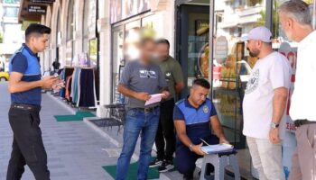 zabita yaka kamerasi ile tetikte yere cop atan affedilmiyor 4BbB14fh