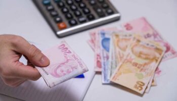 asgari ucretlinin alim gucu 9 ayda 5 bin 600 lira eridi ezylniuJ