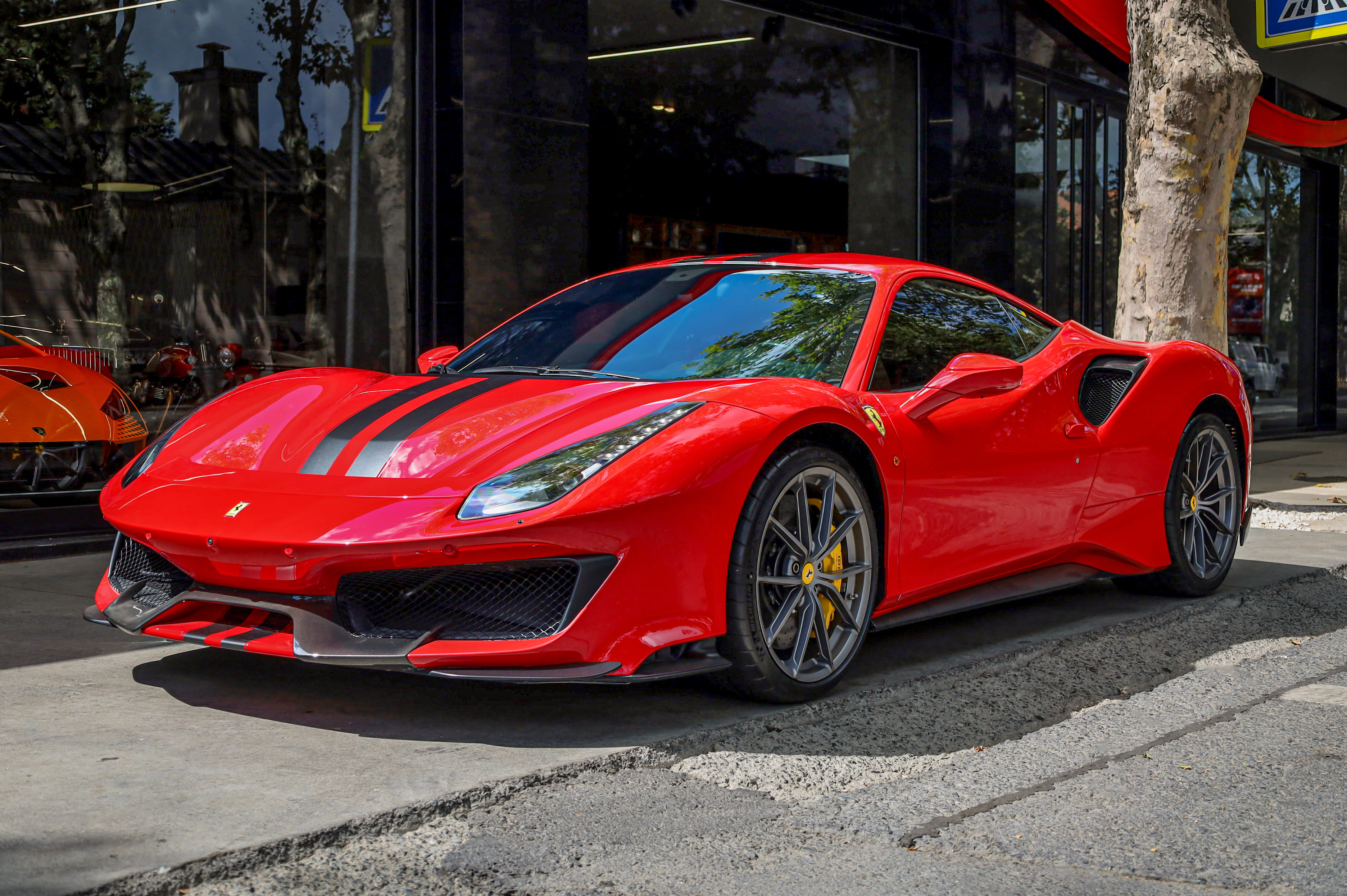 bakanlik ferrari avinda cesitli luks araclar da var 1 O34Zhrhe