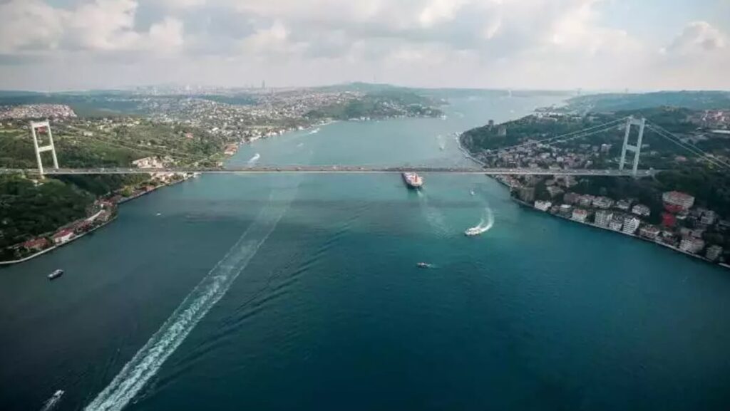 bogazi felc eden ariza gemi trafigi cift yonlu askiya alindi 41SYVkPZ