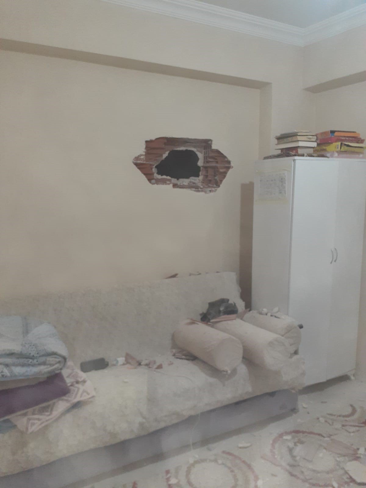 bomba gibi patladi felaket yemek yaparken geldi 1 kisi yaralandi 0 vzCQXfwi