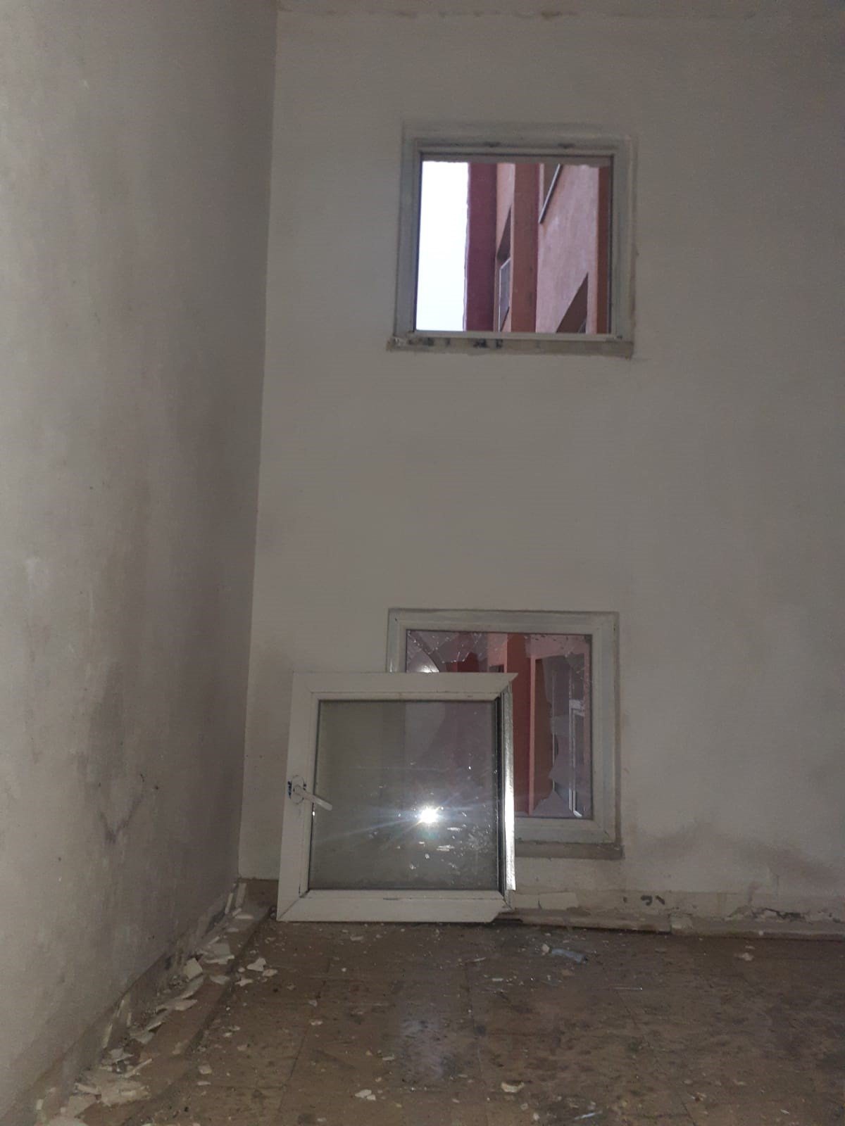 bomba gibi patladi felaket yemek yaparken geldi 1 kisi yaralandi 2 4BuSip9p