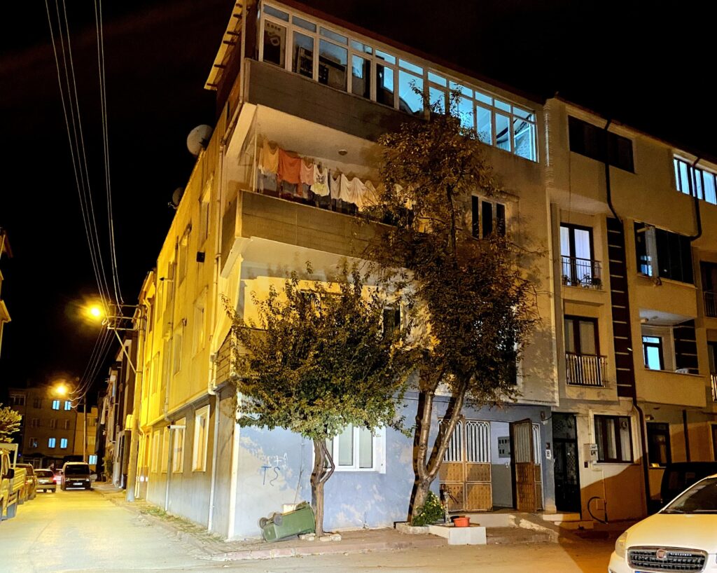 bursada 3uncu kattan dusen genc yaralandi fmK8jVry