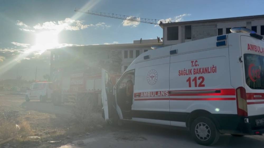 Çatıda isyan İşçiler ‘atlayacağız’ dedi! Polis ve itfaiye seferber oldu 1 catida isyan isciler atlayacagiz dedi polis ve itfaiye seferber oldu 0