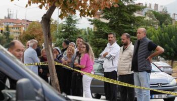 denizliyi yasa bogan olay silah sesleri sonrasi gozyasi zSIJi13Y