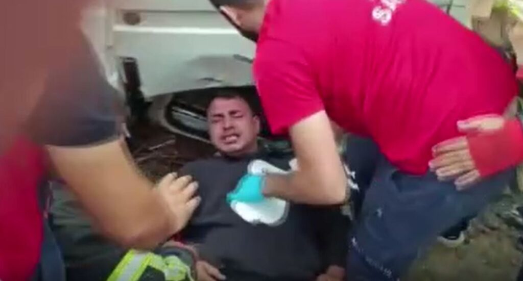 direge carpan minibus ters dondu kurtarmak icin zamanla yaristilar PakreTes