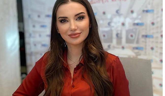 Esra Ezmeci'ye gelen mesaj olay oldu 1 esra ezmeciye gelen mesaj olay oldu 0 Uv7f7La1