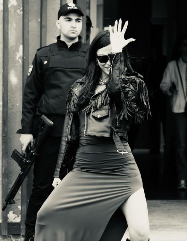 esref ruyanin nisani demet ozdemirden ayna pozu hayranlari bayildi 19 uAYk3Ccn