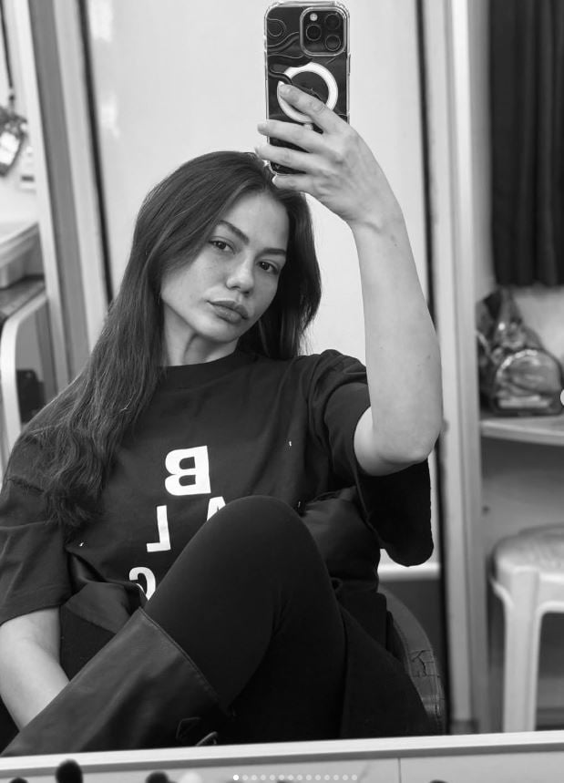 esref ruyanin nisani demet ozdemirden ayna pozu hayranlari bayildi 7 JFcma17O