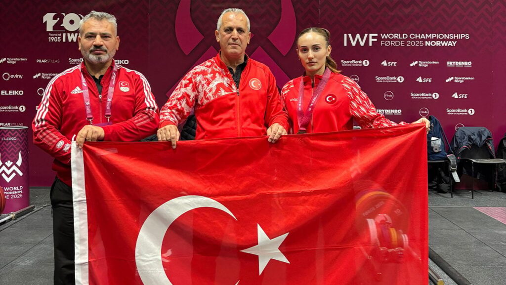 halterde milli gurur cansel ozkan dunya ucuncusu oldu NiI9LFQd
