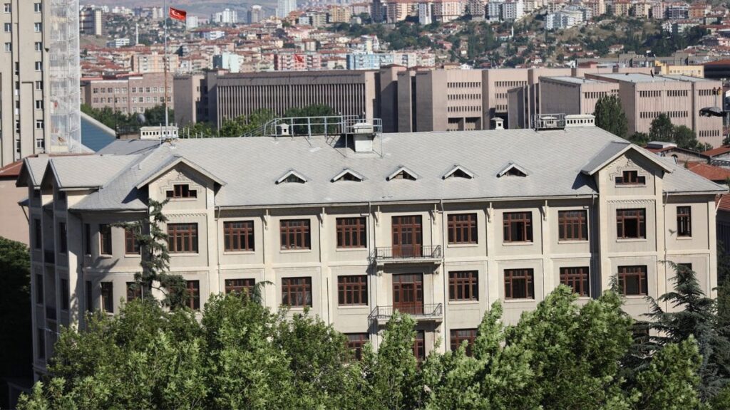 hastanesi olmayan tip fakultelerine kilit vuruluyor aralarinda eski bakanin universitesi de var HukxXrSm