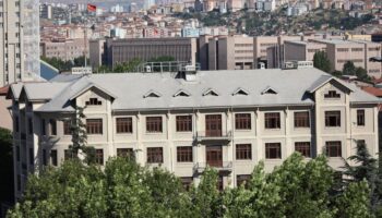 hastanesi olmayan tip fakultelerine kilit vuruluyor aralarinda eski bakanin universitesi de var HukxXrSm