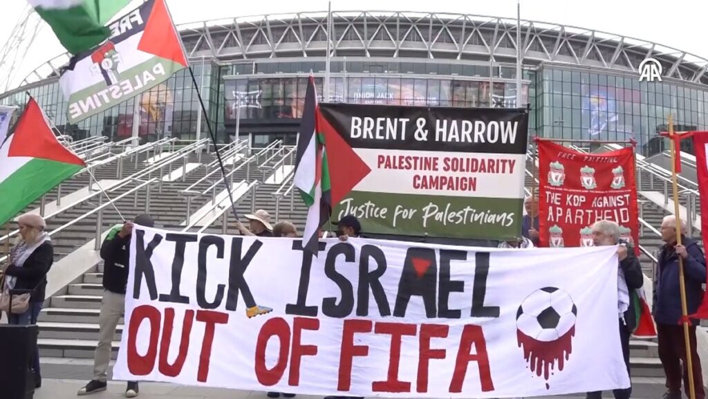 ingiliz taraftarlar fifa ve uefaya seslendi israili men edin bu vahsete katlanamiyoruz 7VBbktiy