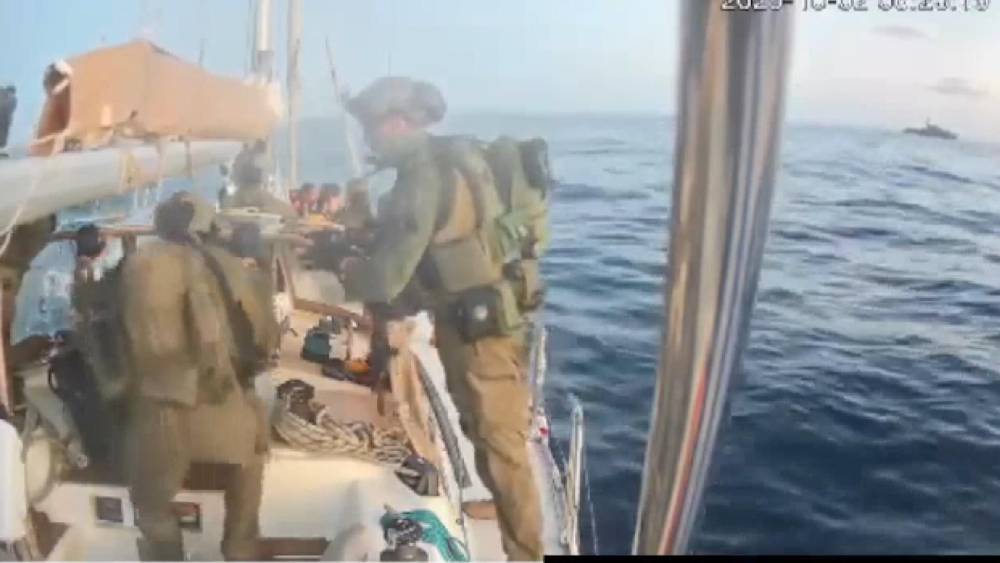 israil askerlerinin sumud filosundaki bir gemiye baskin ani ortaya cikti 7 eQ7dntEE
