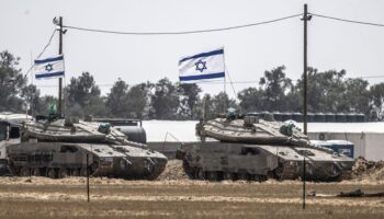 israil ordusu karadan suriyeye girdi x97sT9DN