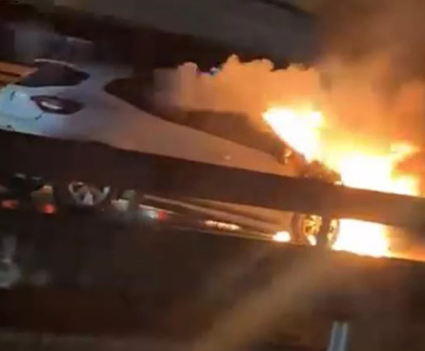 istanbulda korku dolu anlar seyir halindeki arac aniden alev topuna dondu 0 jrsKjK55