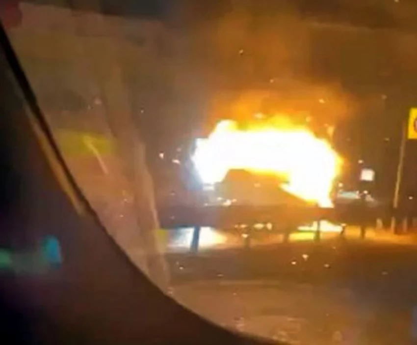 istanbulda korku dolu anlar seyir halindeki arac aniden alev topuna dondu OR811IIY
