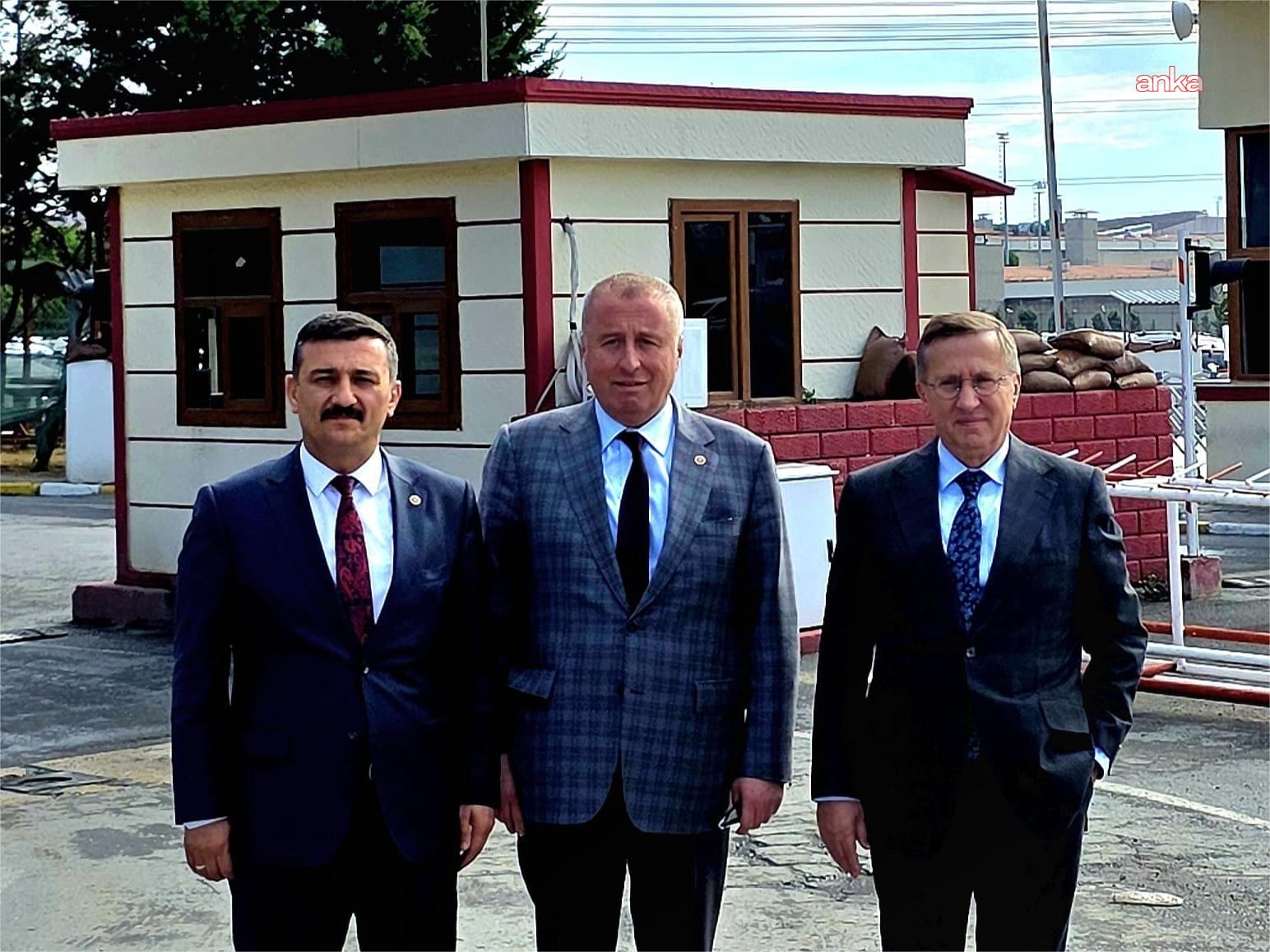 iyi parti efsane albayi yalniz birakmadi 0 zW6B8Bw3