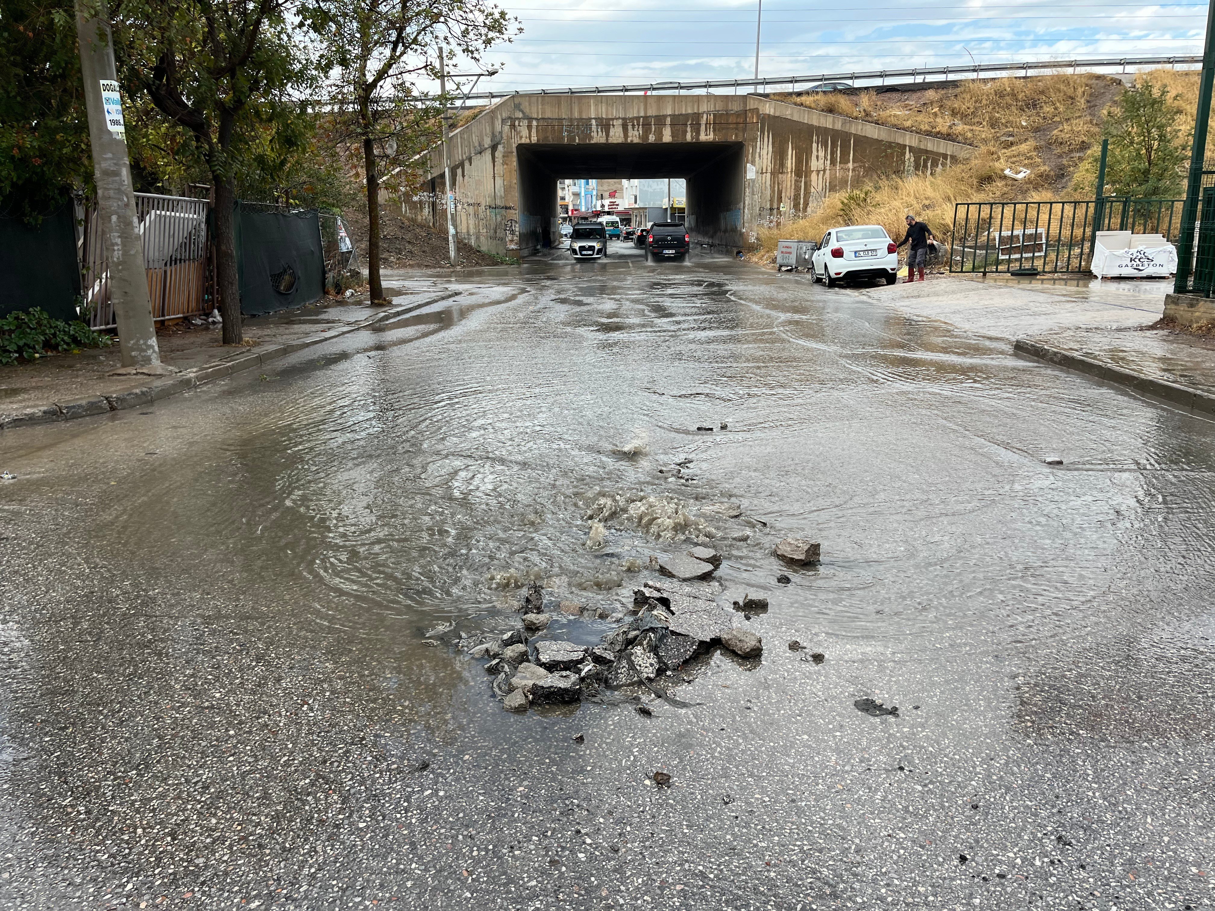 izmirde saganak yagis hayati felc etti cadde ve sokaklar gole dondu 2