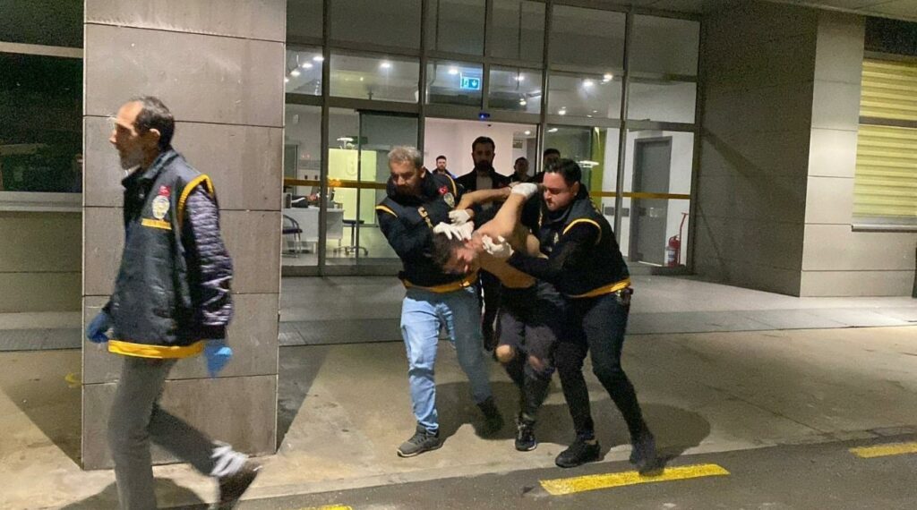 kardesine siddet uygulayip kaynar su doktu kan donduran olay DdOFT5S6