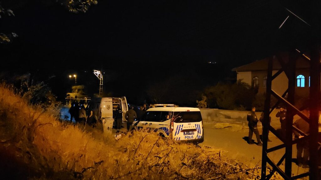 kayseride cami cikisinda kanli pusu cifte cinayet w81NRnpd