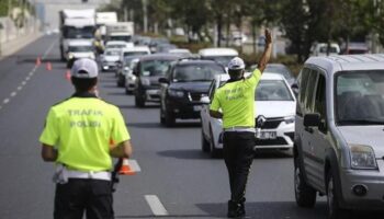 kurallara uymayanin cebi yanacak trafikte yeni donem rekor cezalar ve radar var uygulamasi geliyor RsDuVXIf