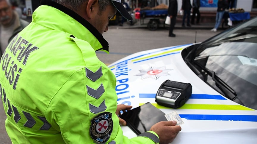 kurallara uymayanin cebi yanacak trafikte yeni donem rekor cezalar ve radar var uygulamasi geliyor ltu5iFzh