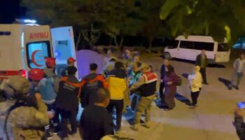 kutsal dagda kayaliklardan dustu ekipler kadini kurtarmak icin seferber oldu PasBWm16