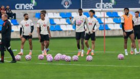 Liverpool kayyum onayıyla antrenman yaptı 6 liverpool kayyum onayiyla antrenman yapti R4VXfuM8