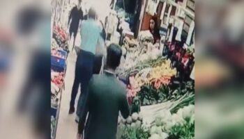 maganda kadini tek yumrukla yere serdi LU1uvCBV