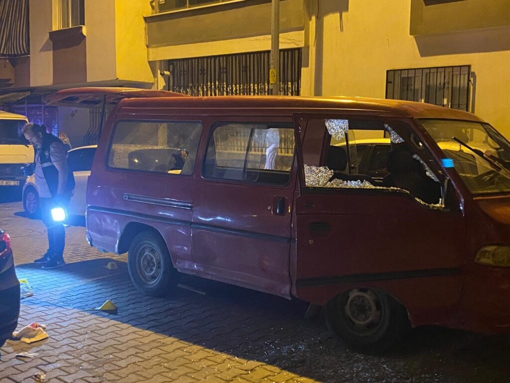 manisada araca silahli saldiri 3 yarali PlzLZ3bh