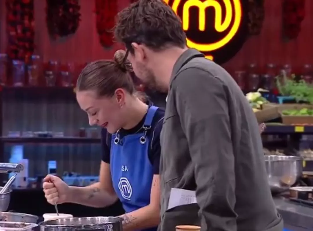 masterchefe ask itirafi damga vurdu yarismaci onunla konusmam yasak diyerek danilo seften yardim