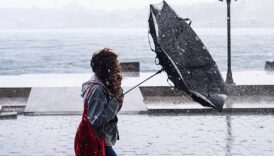 meteoroloji kirmizi kod uyari verdi semsiyesiz sakin disari cikmayin hem firtina hem de saganak msDsNH9X