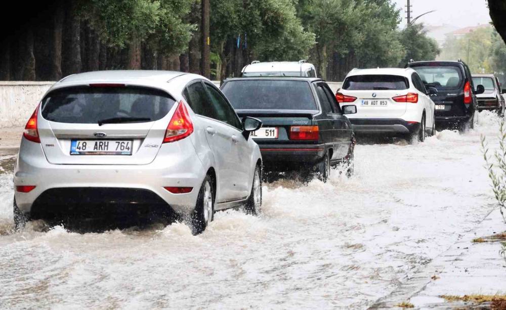 muglada rekor yagis fethiye ve seydikemerde sokaklar sular altinda kaldi 0 iu3NBM5A